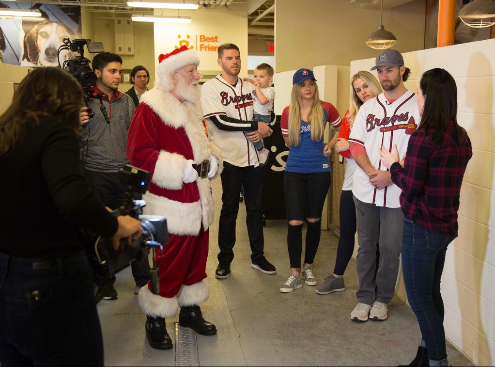 Charlie Culberson - Atlanta Braves baseball player Freddie Freeman poses  with his son Charlie (age 2), wife Chelsea, Sarah and Charlie Culberson  during a visit to Best Friends in Atlanta as part