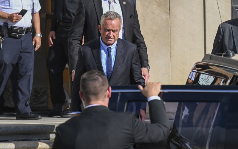 FILE - Independent presidential candidate Robert F. Kennedy Jr., top, leaves after giving testimony at the Albany County Courthouse, Aug. 7, 2024, in Albany, N.Y. (AP Photo/Hans Pennink, File)