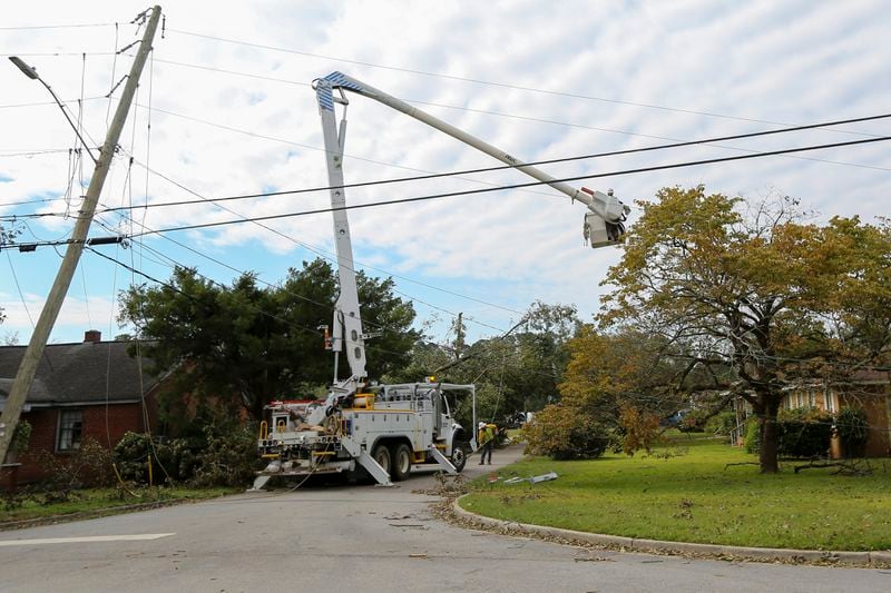 A Dominion Energy lineman lifts himself up to work on a power line in the aftermath of Hurricane Helene Sunday, Sept. 29, 2024, in North Augusta, S.C. (AP Photo/Artie Walker Jr.)