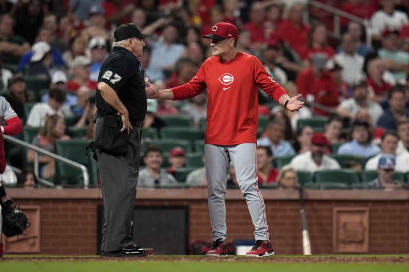 FILE - Cincinnati Reds manager David Bell, right, agues after being ejected by home plate umpire Larry Vanover, left, during the sixth inning of a baseball game against the St. Louis Cardinals, Sept. 10, 2024, in St. Louis. (AP Photo/Jeff Roberson, File)