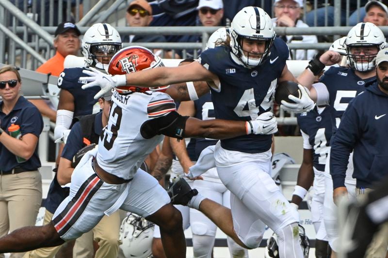 Penn State tight end Tyler Warren (44) runs while being pursued by Bowling Green linebacker Charles Rosser (13) during the second quarter of an NCAA college football game against Penn State, Saturday, Sept. 7, 2024, in State College, Pa. (AP Photo/Barry Reeger)