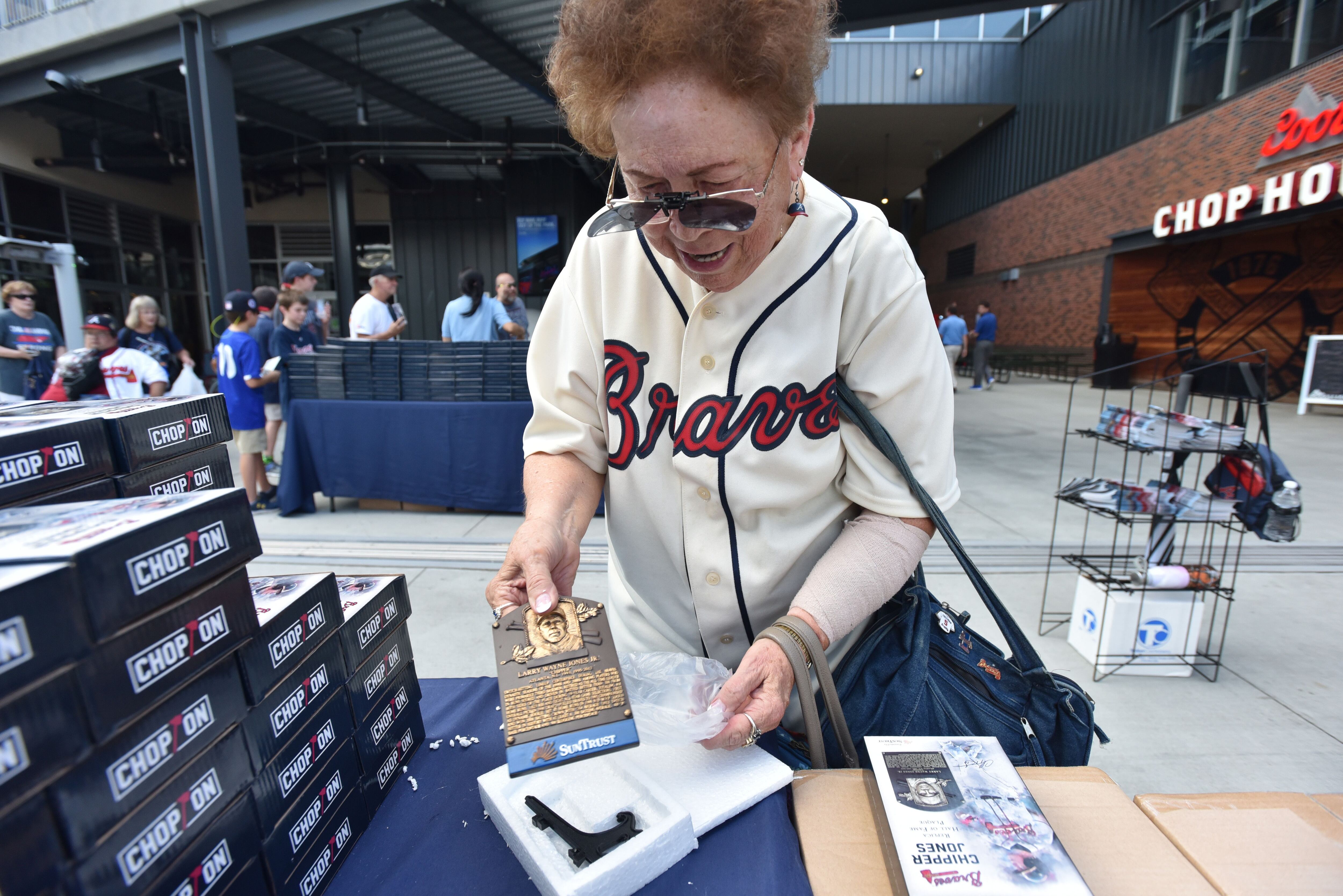 ATLANTA, GA – AUGUST 10: Newly inducted Hall of Famer Chipper