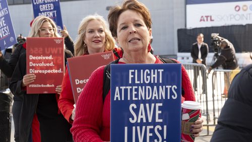 Airline employees picket outside of the North Terminal at Hartsfield-Jackson International Airport in Atlanta on Tuesday, Feb. 13, 2024.   (Ben Gray / Ben@BenGray.com)