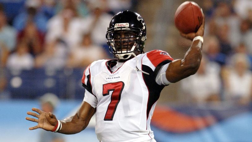 Exclusive-American football-Former NFL quarterback Vick coming out of  retirement