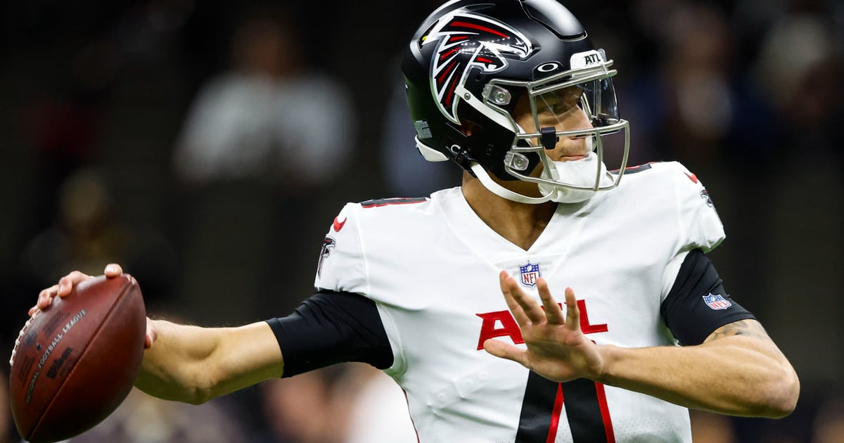 Atlanta Falcons quarterback Desmond Ridder (4) practices before a preseason  NFL football game against the New York Jets, Monday, Aug. 22, 2022, in East  Rutherford, N.J. (AP Photo/Frank Franklin II Stock Photo - Alamy