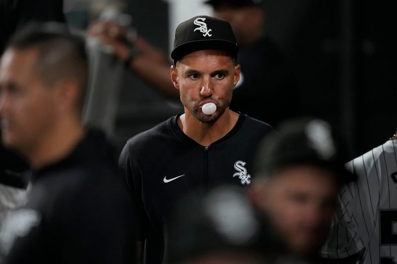 Chicago White Sox interim manager Grady Sizemore blows a bubble as he walks through the dugout during the ninth inning of a baseball game against the New York Mets on Saturday, Aug. 31, 2024, that saw the team tie the franchise season record of 106 losses in Chicago. (AP Photo/Charles Rex Arbogast)