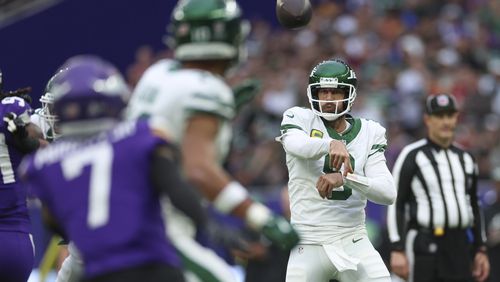 New York Jets quarterback Aaron Rodgers throws during the first half of an NFL football game against the Minnesota Vikings, Sunday, Oct. 6, 2024, at the Tottenham Hotspur stadium in London. (AP Photo/Ian Walton)