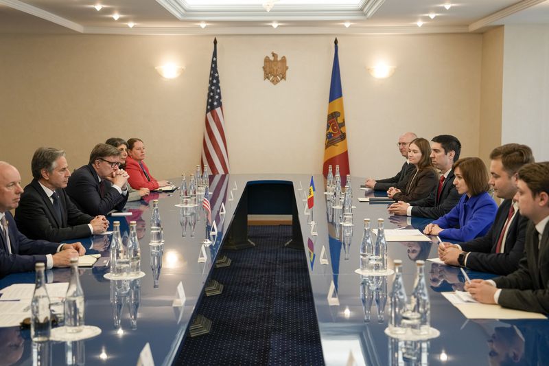 United States Secretary of State Antony Blinken, second from left, attends a bilateral meeting with Moldova's President Maia Sandu, third from right, at the Presidential Palace in Chisinau, Moldova, Wednesday, May 29, 2024. (AP Photo/Vadim Ghirda, Pool)
