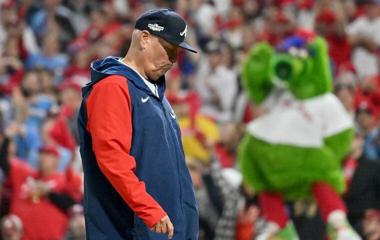 Atlanta Braves manager Brian Snitker (43) walks to the pitching mound to make a change against the Philadelphia Phillies during the seventh inning of game three of the National League Division Series at Citizens Bank Park in Philadelphia on Friday, October 14, 2022. (Hyosub Shin / Hyosub.Shin@ajc.com)