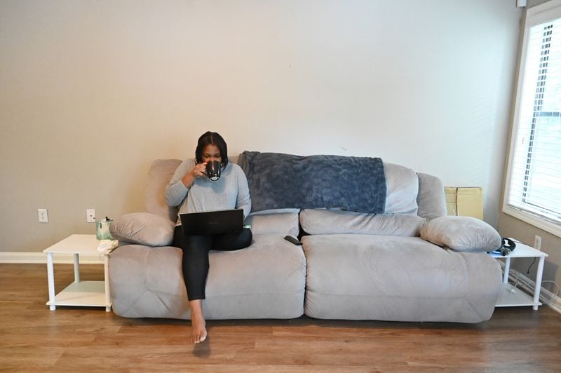 Tamekia Bell, who currently has has a temporary seasonal job, works at home in Smyrna on Thursday, Nov. 12, 2020.  (Hyosub Shin / Hyosub.Shin@ajc.com)