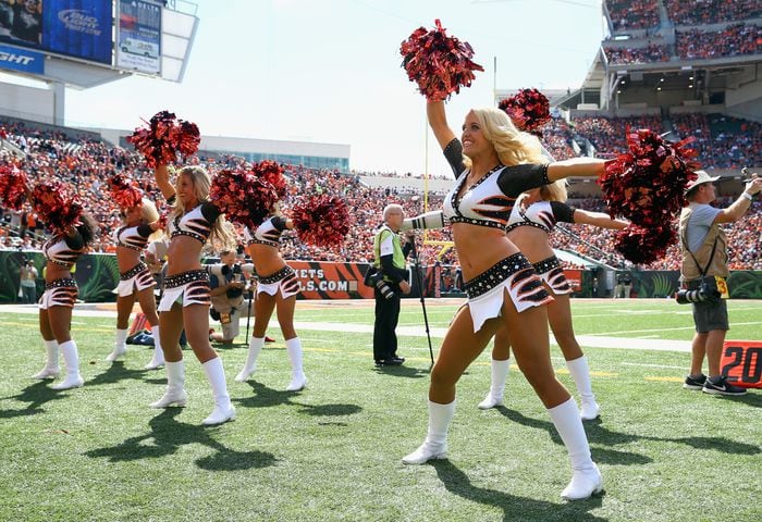 NFL cheerleaders take the field - Week 2