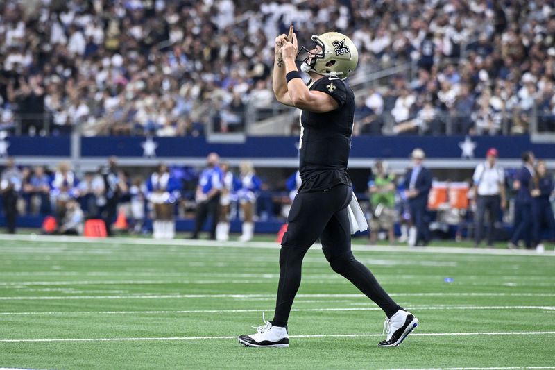 New Orleans Saints quarterback Derek Carr reacts after teammate Alvin Kamara scored a touchdown against the Dallas Cowboys during the second half of an NFL football game, Sunday, Sept. 15, 2024, in Arlington, Texas. (AP Photo/Jerome Miron)