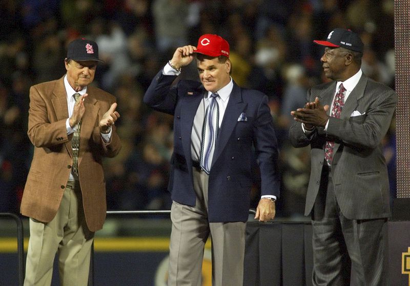 
                        FILE — Pete Rose tips his hat after being introduced as part of the All Century Team at Turner Field in Atlanta, on Oct. 24, 1999. Rose, one of baseball’s greatest players and most confounding characters, who earned glory as the game’s hit king and shame as a gambler and dissembler, died on Monday, Sept. 30, 2024. He was 83. (Barton Silverman/The New York Times)
                      