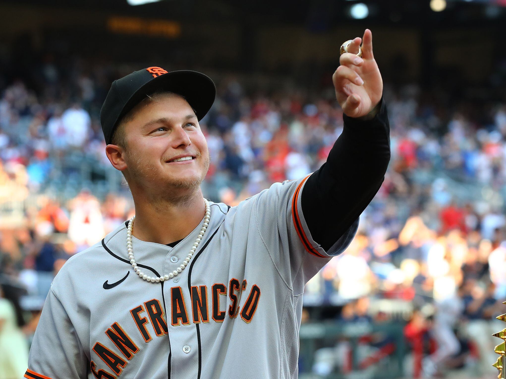 Joc Pederson busts out new pearls for Giants in Atlanta, receives World  Series ring