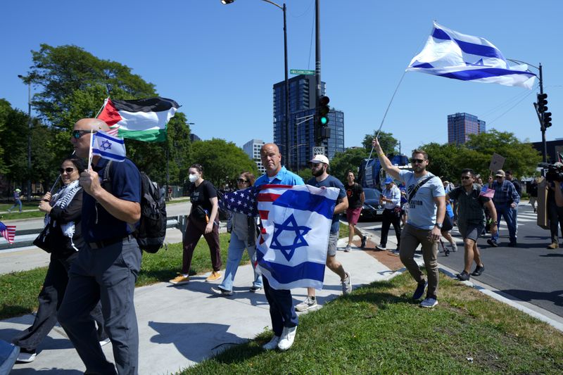 Counter protesters arrive at Union Park before a march to the Democratic National Convention Monday, Aug. 19, 2024, in Chicago. (AP Photo/Julio Cortez)