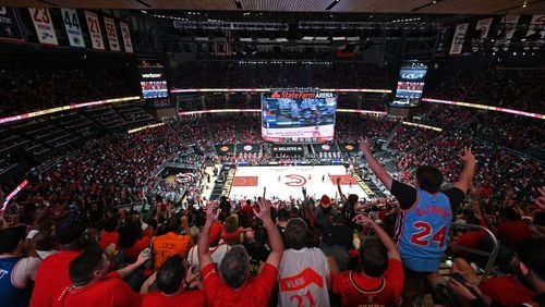 Hawks fans cheer for their team during the second half in Game 3. (Hyosub Shin / Hyosub.Shin@ajc.com)