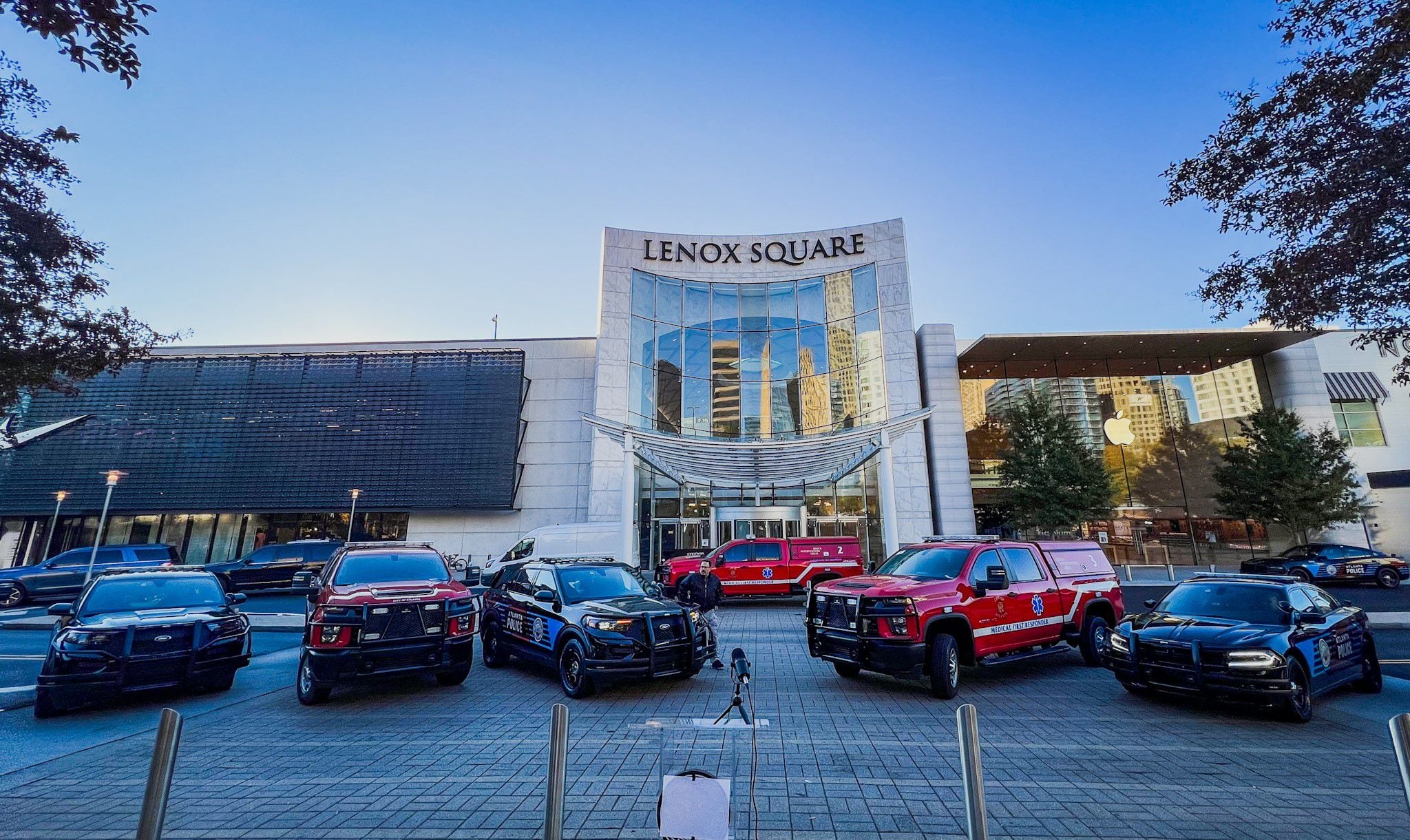 How to get to Lenox Square Mall-North Door in Atlanta by Bus or Subway?