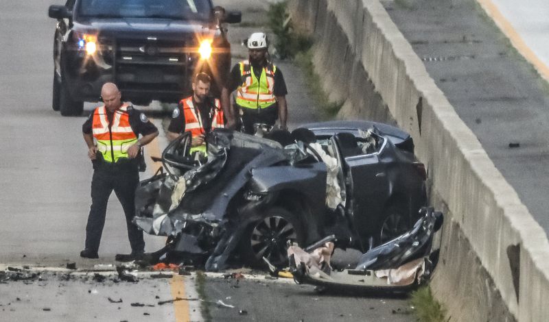 A fatal crash blocked all northbound lanes of Ga. 400 at Holcomb Bridge Road in Roswell for five hours Tuesday morning.

