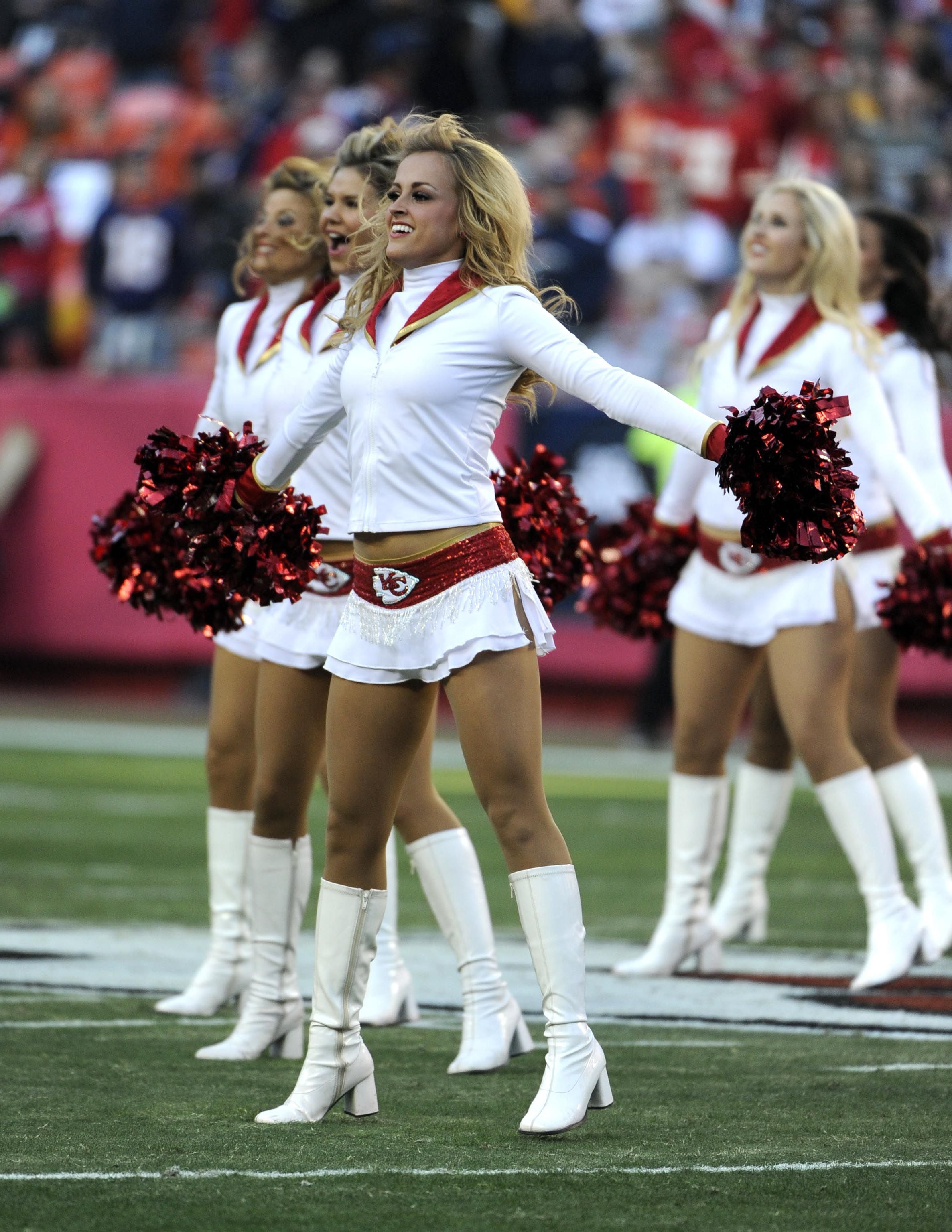 NFL cheerleaders have all the right moves in Week 13 – New York Daily News