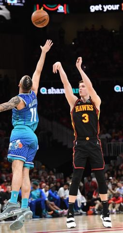 Hawks-Hornets playoff photo