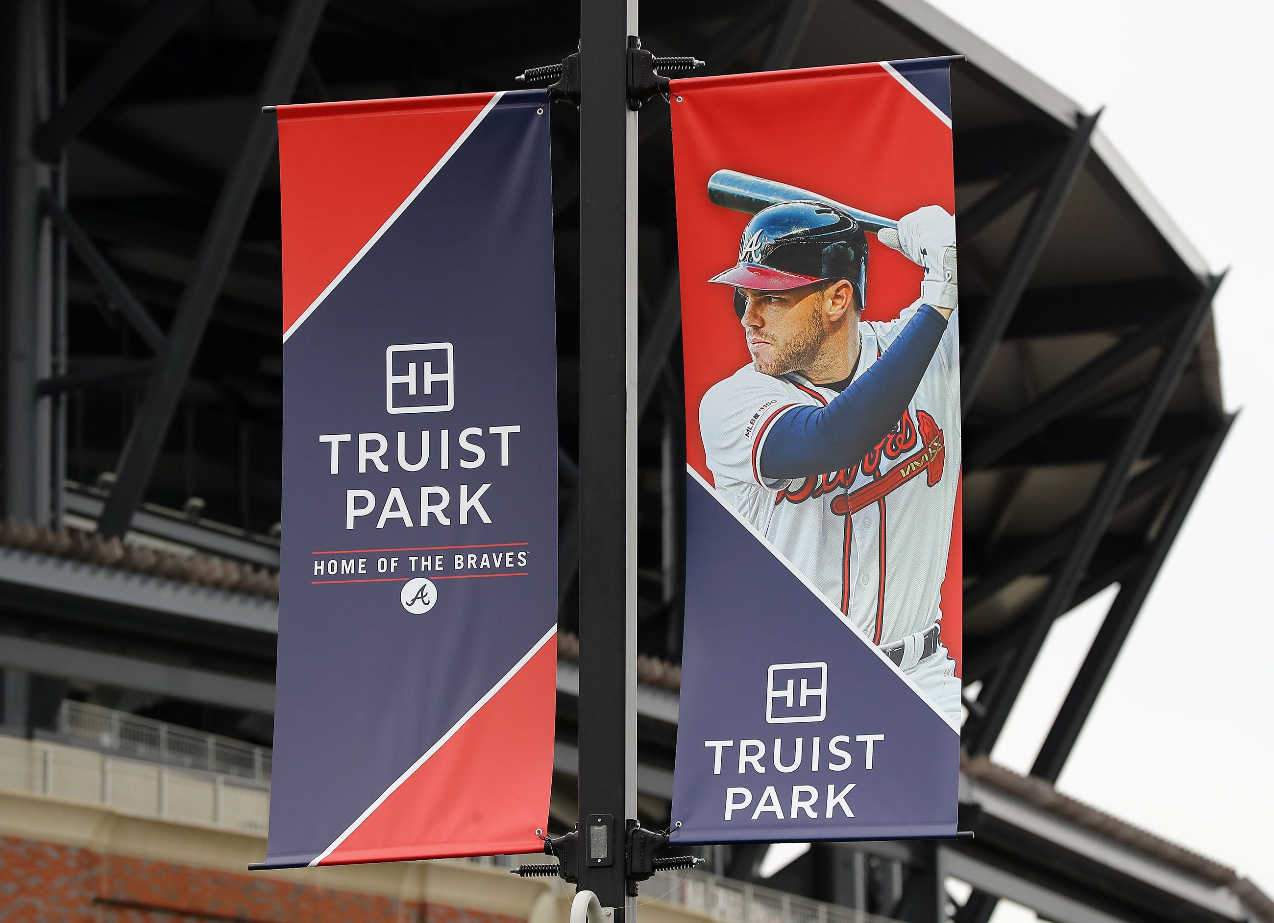 Truist Park on X: Parking Alert for today's noon #Braves vs. Red