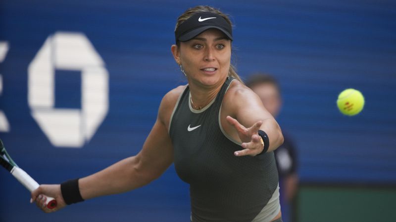 Paula Badosa, of Spain, returns a shot to Emma Navarro, of the United States, during the quarterfinals of the U.S. Open tennis championships, Tuesday, Sept. 3, 2024, in New York. (AP Photo/Pamela Smith)