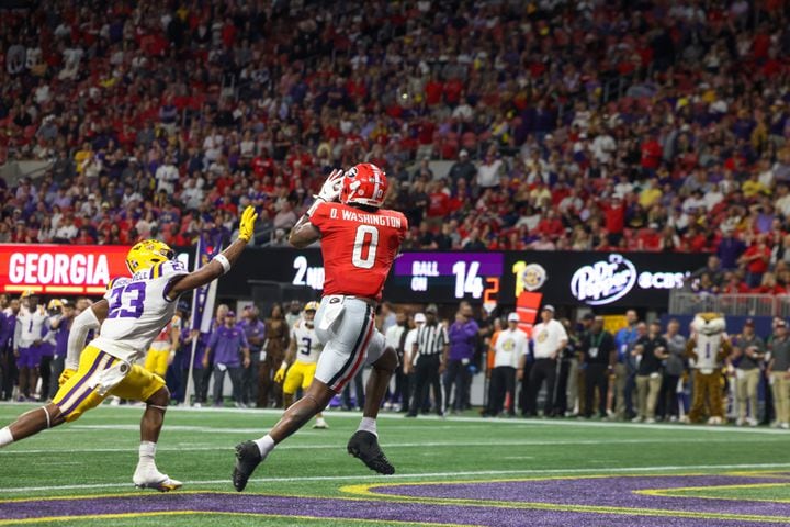 Georgia Bulldogs tight end Darnell Washington (0) makes a 14-yard touchdown catch over LSU Tigers linebacker Micah Baskerville (23) during the second half of the SEC Championship Game at Mercedes-Benz Stadium in Atlanta on Saturday, Dec. 3, 2022. (Jason Getz / Jason.Getz@ajc.com)