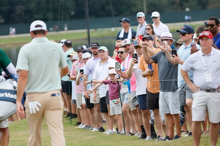 Fans cheer to Scottie Scheffler as he walks away from the fifth hole during the final round of the Tour Championship at East Lake Golf Club, Sunday,  Sept. 1, 2024, in Atlanta.
(Miguel Martinez / AJC)