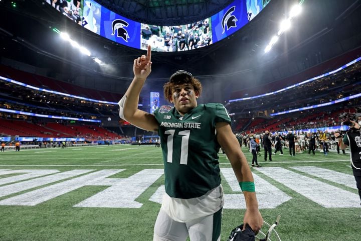 Michigan State Spartans tight end Connor Heyward (11) celebrates with fans after their 31-21 win against the Pittsburgh Panthers during the Chick-fil-A Peach Bowl at Mercedes-Benz Stadium in Atlanta, Thursday, December 30, 2021. Hayward is a graduate of Peachtree Ridge high school. JASON GETZ FOR THE ATLANTA JOURNAL-CONSTITUTION