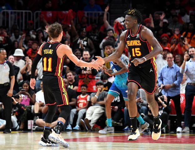 Hawks-Hornets playoff photo