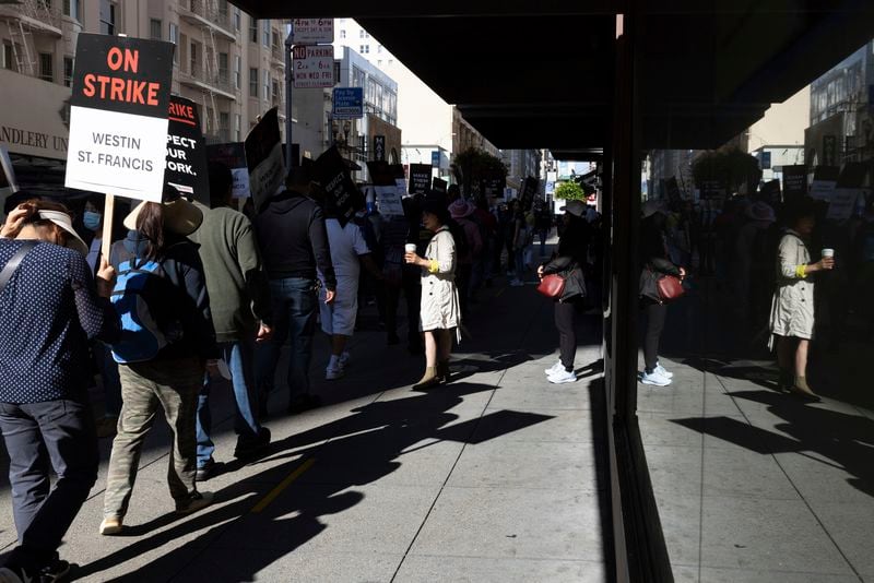 Hotel workers picket outside the Westin St. Francis Monday, Sept. 2, 2024, in San Francisco. (AP Photo/Benjamin Fanjoy)