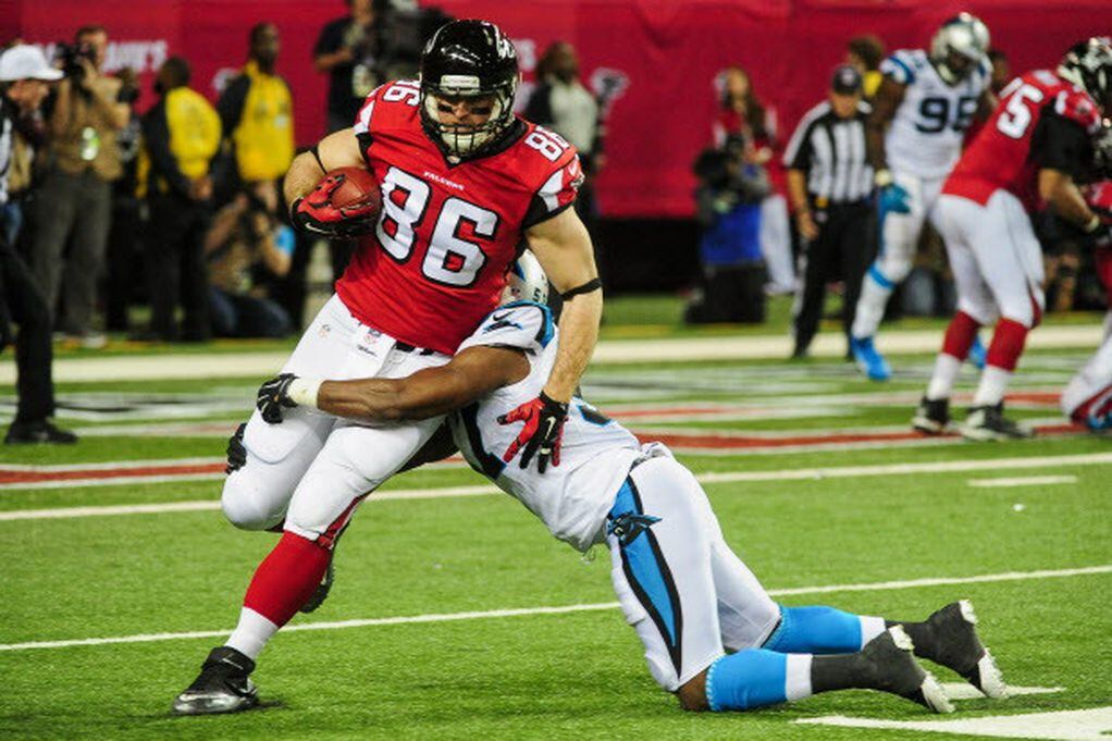 Carolina Panthers Charles Godfrey watches New York Giants Steve