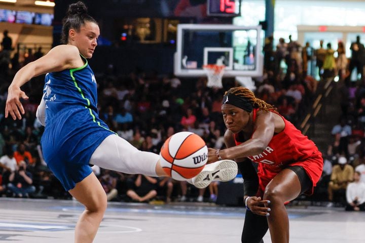 Minnesota Lynx guard Kayla McBride (21) tries to block a pass from Atlanta Dream guard Rhyne Howard (10) during the first half at Gateway Center Arena, Sunday, May 26, 2024, in Atlanta. (Miguel Martinez / AJC)