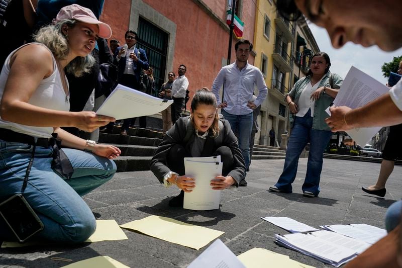 Law students opposing judicial reform organize letters to senators outside an alternate headquarters where the lawmakers are meeting to discuss the reform one day after Mexico's lower house approved it, in Mexico City, Thursday, Sept. 5, 2024, (AP Photo/Felix Marquez)