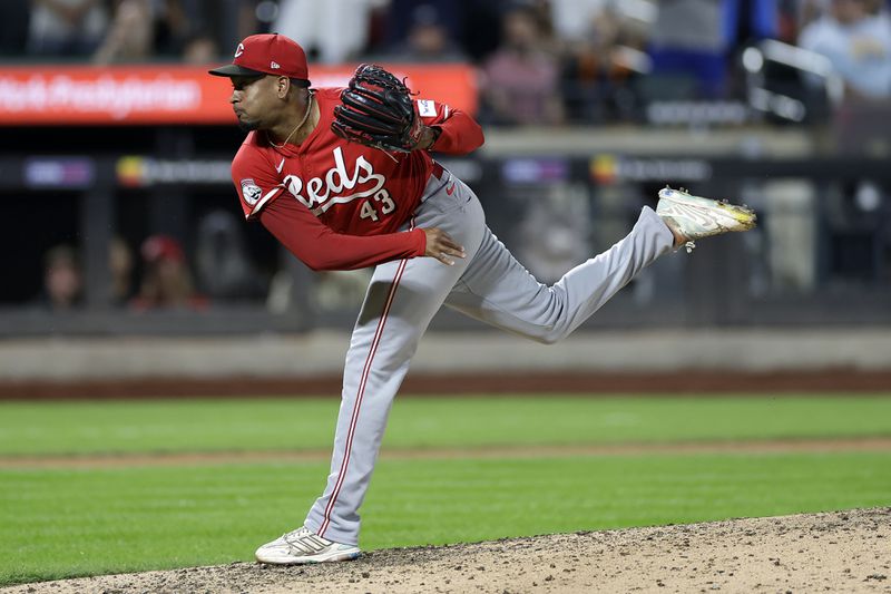 Cincinnati Reds' Alexis Diaz pitches during the ninth inning of a baseball game against the New York Mets, Friday, Sept. 6, 2024, in New York. (AP Photo/Adam Hunger)