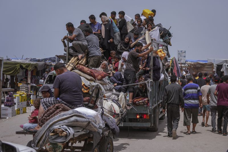 FILE - Palestinians fleeing from the southern Gaza city of Rafah during an Israeli ground and air offensive in the city on Tuesday, May 28, 2024. (AP Photo/Abdel Kareem Hana, File)