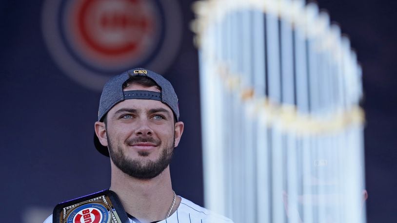 Greg Maddux pranks Kris Bryant