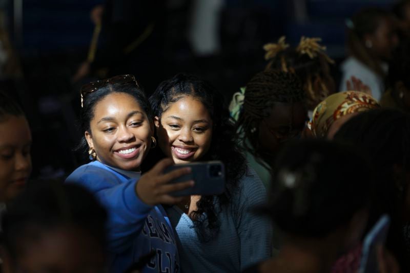 Spelman students take a selfie together in the sunlight during Spelman Creator Day at the Wellness Center Gymnasium at Spelman College, Monday, March 20, 2023, in Atlanta. Jason Getz / Jason.Getz@ajc.com)
