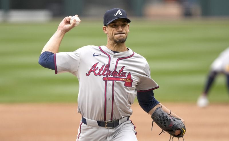 Braves starter Charlie Morton delivers a pitch in the first inning of Monday's game against the White Sox in Chicago.