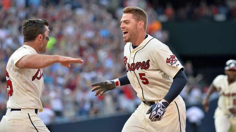 Sandoval has 3 hits in return to Boston, Braves win 3-1