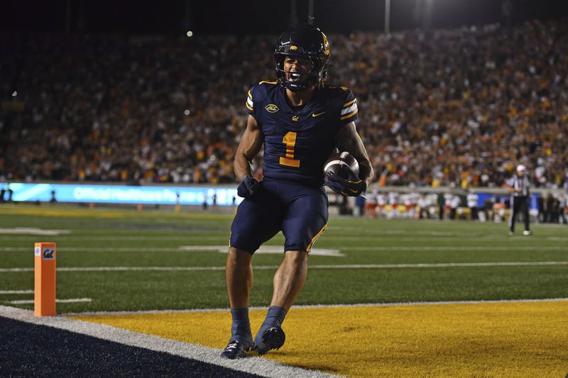 California running back Jaydn Ott (1) scores a touchdown against the Miami during the second quarter of their game at Memorial Stadium in Berkeley, Calif., on Saturday, Oct. 5, 2024. (Jose Carlos Fajardo/Bay Area News Group via AP)