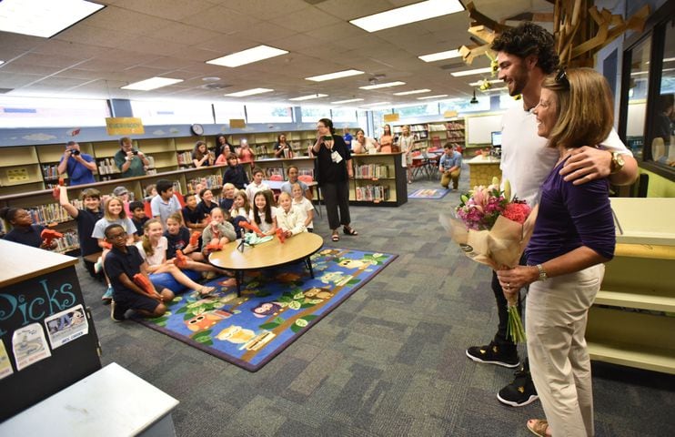 Dansby Swanson surprises his mom at the Marietta school where she teaches