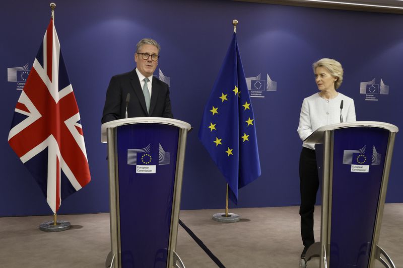 Britain's Prime Minister Keir Starmer meets European Commission President Ursula von der Leyen in Brussels, Wednesday, Oct. 2, 2024.(AP Photo/Omar Havana)