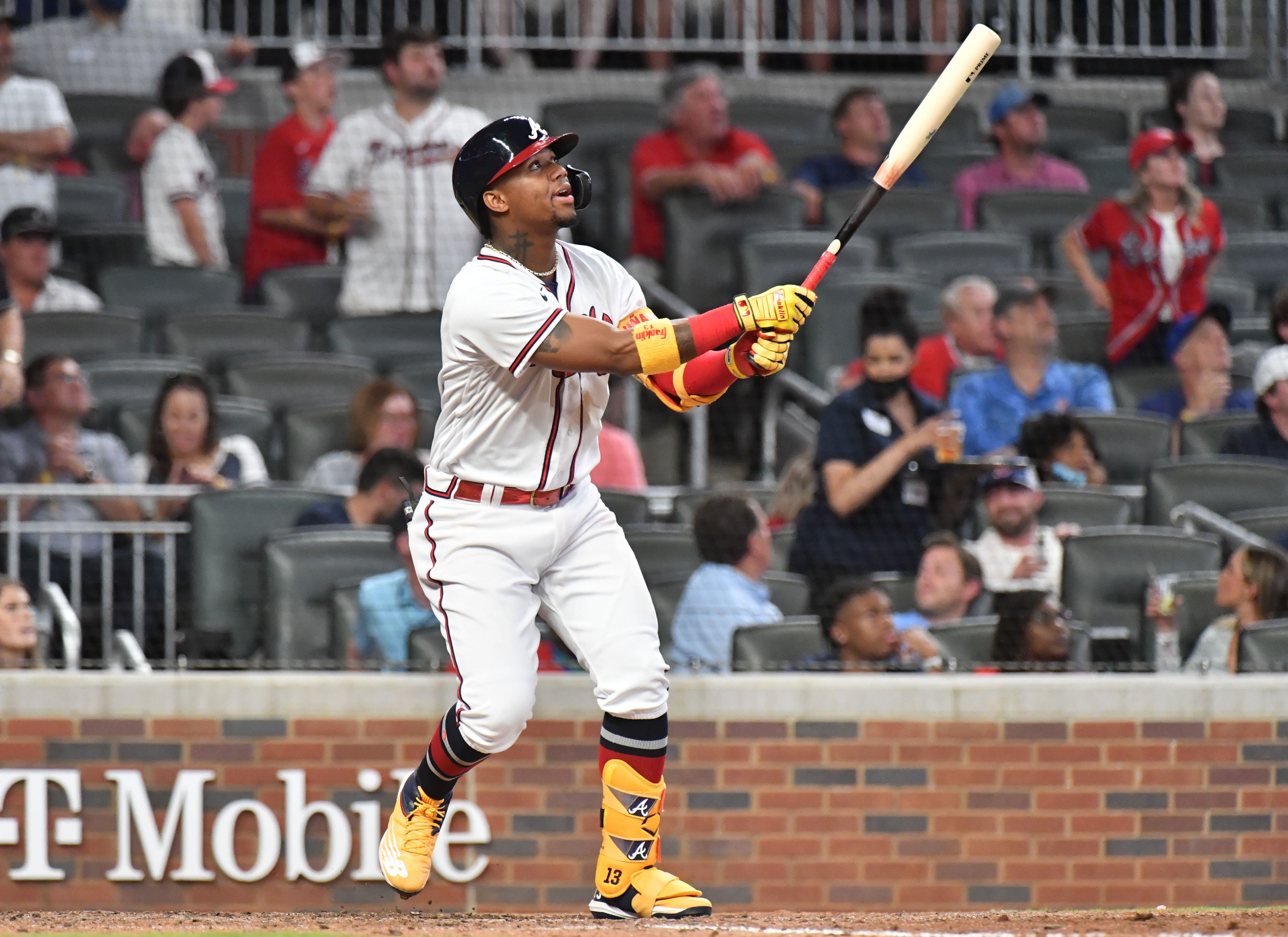 Acuña's homer off Barnes in 9th lifts Braves over Mets, 5-4