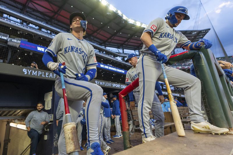 Kansas City Royals' Bobby Witt Jr., lfront eft, and Michael Massey, right, await for their turns at bat in the first inning of a baseball game against the Atlanta Braves, Friday, Sept. 27, 2024, in Atlanta. (AP Photo/Jason Allen)