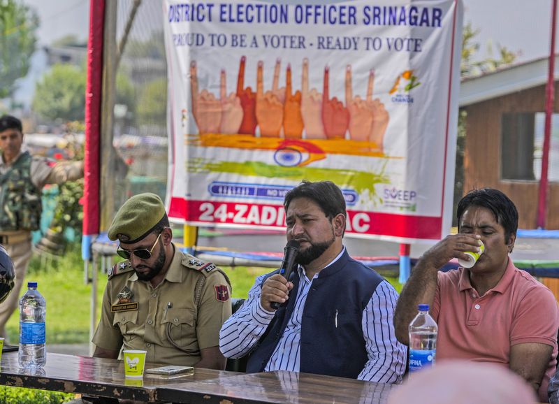 Election officials hold an election awareness campaign for first time voters ahead of the upcoming state elections in Srinagar, Indian controlled Kashmir,Monday, Aug. 26, 2024. (AP Photo/Mukhtar Khan)