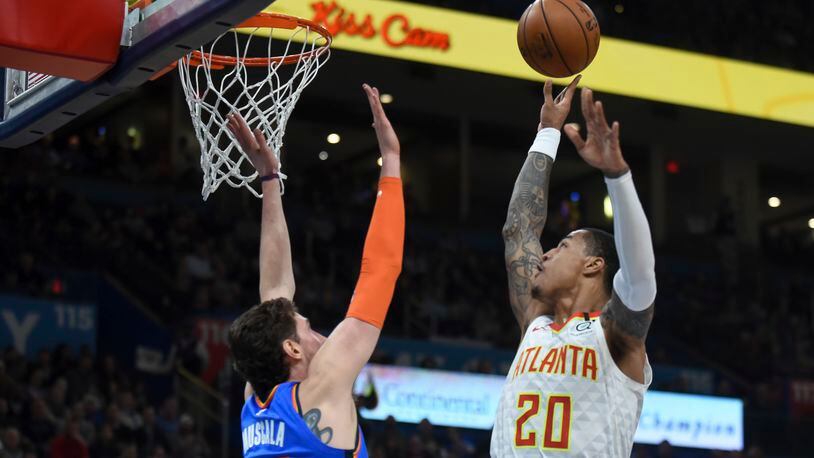 Close game turns into blowout as Thunder overtakes Hawks