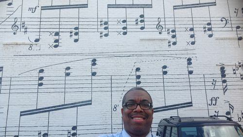 The author in front of the famous Schmitt Music mural in downtown Minneapolis. In 1977, photographer Robert Whitman took a series of the then-17-year-old Prince.