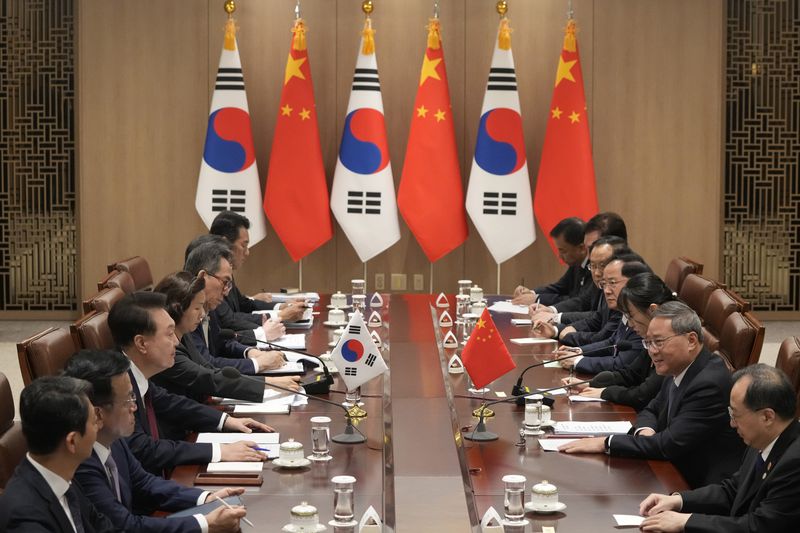 South Korean President Yoon Suk Yeol, third from left, speaks to Chinese Premier Li Qiang, second from right, during a meeting at the Presidential Office in Seoul, South Korea, Sunday, May 26, 2024. (AP Photo/Ahn Young-joon, Pool)