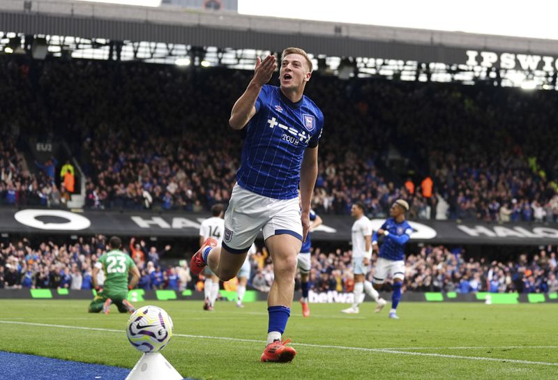 Ipswich Town's Liam Delap celebrates scoring his side's second goal during the British Premier League soccer match between Ipswich Town and Aston Villa at Portman Road, Ipswich, England, Sunday Sept. 29, 2024. (Zac Goodwin/PA via AP)